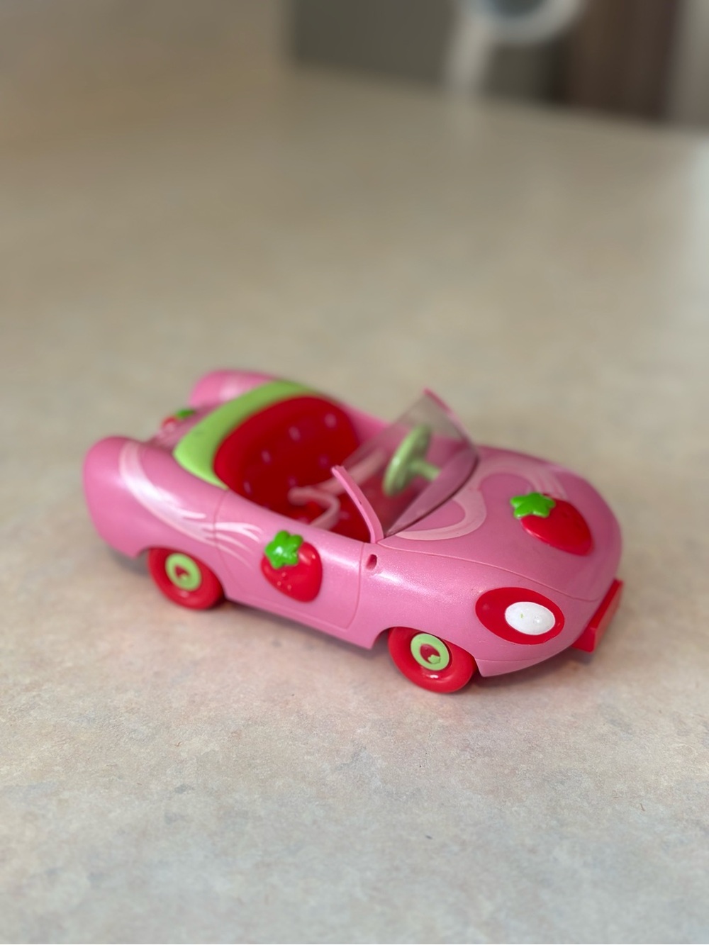 2008 Strawberry Shortcake Pink Convertible Car Hasbro Vintage Toy